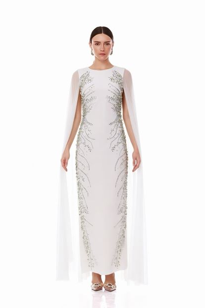 فستان سهرة مطرز بتفاصيل عباءة عظمية